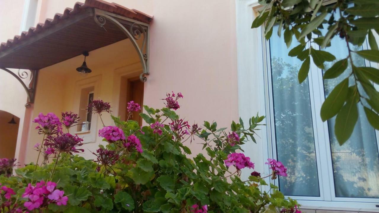 Cozy Home With Great View In Ancient Corinth Exterior photo